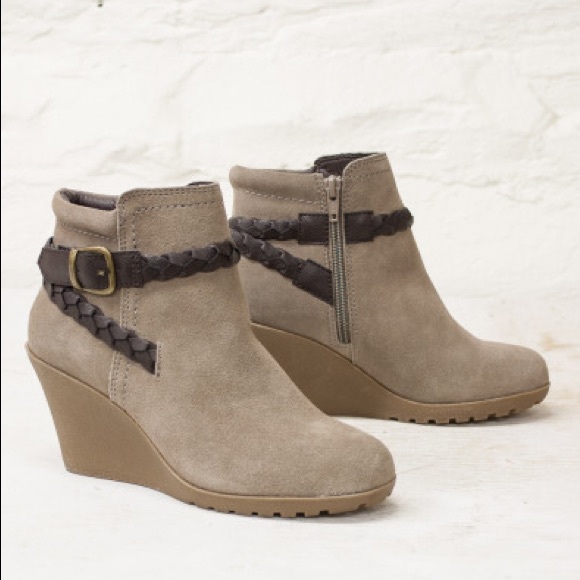 White Mountain Shoes - White Mountain Isabella Wedge Bootie Suede Sz. 8